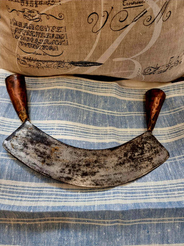 Antique hachoir