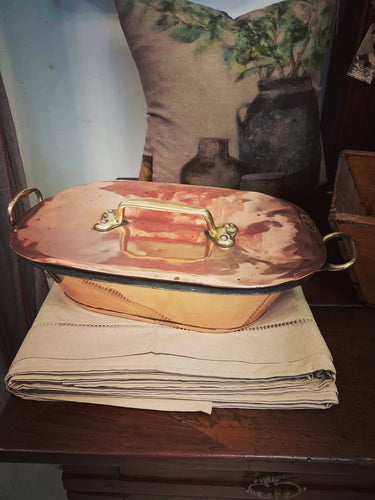 Antique copper daubiere