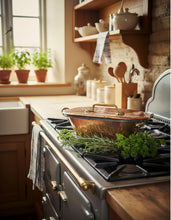 Antique copper daubiere