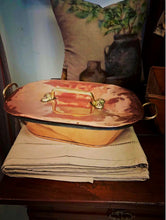 Antique copper daubiere