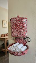 Red and white lavabo