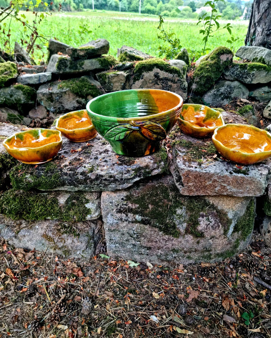 Pottery bowl set